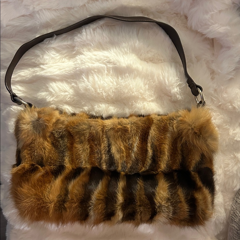 🦊EUC Vintage winter fox fur rectangle shoulder bag. Clean inside. 14”x 7”.